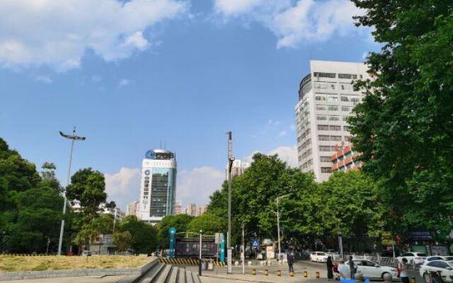 Home Inn Anshun Tashan Plaza