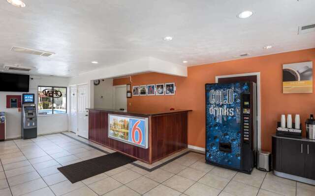 Motel 6 Portsmouth, VA