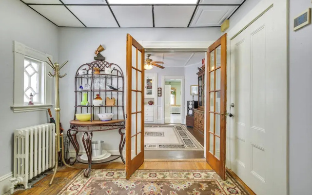 Quaint Beverly Townhome: Walk to Beach & Downtown!