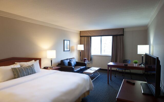 Toronto Don Valley Hotel and Suites