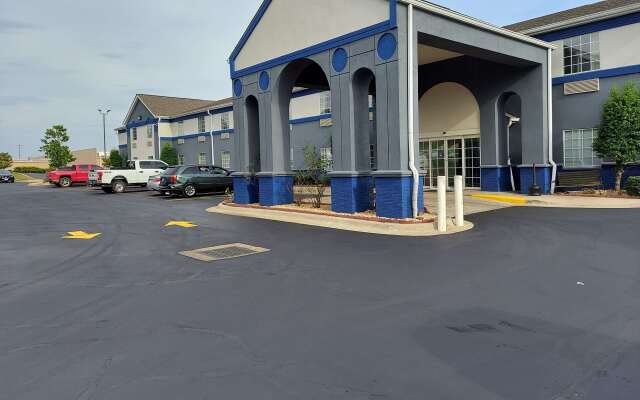 Days Inn & Suites by Wyndham Huntsville