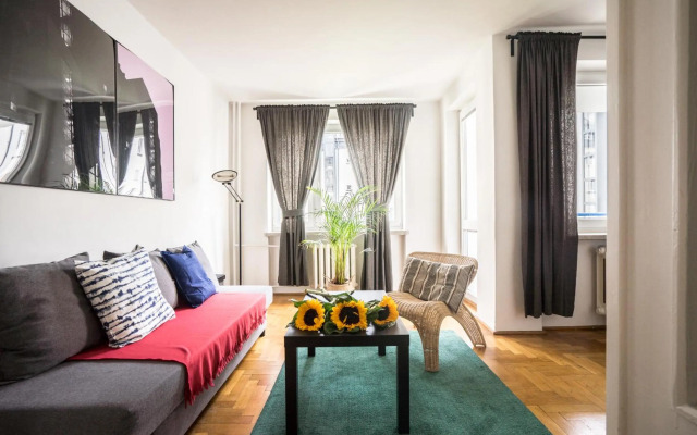 oompH Warsaw Central 3-bedroom Flat