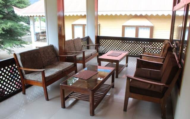 Pine Park Lake Luxury Resort Naran