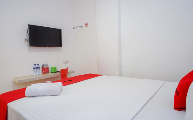 RedDoorz near Mall Ratu Indah 3