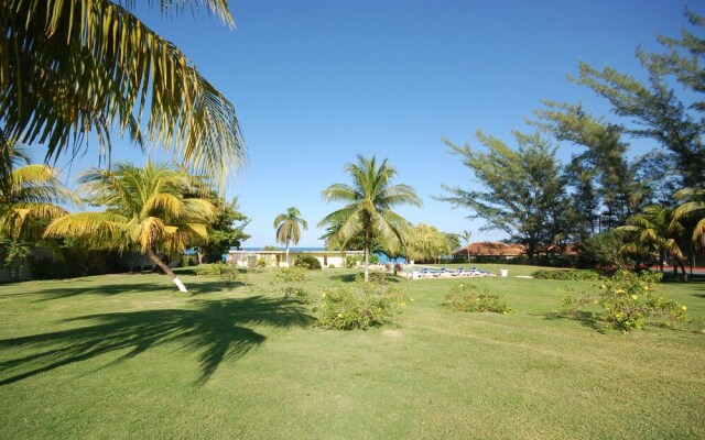 Miramar Villas, 6br by Jamaican Treasures