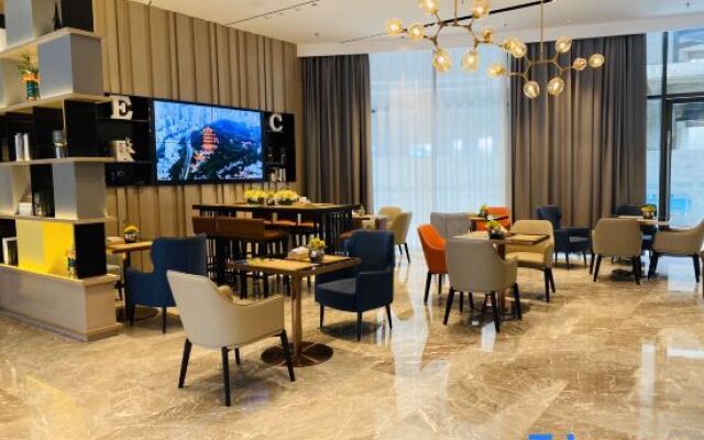 KunLunLeJu Jingxuan Hotel (Zhengzhou South China City Jinyi City)