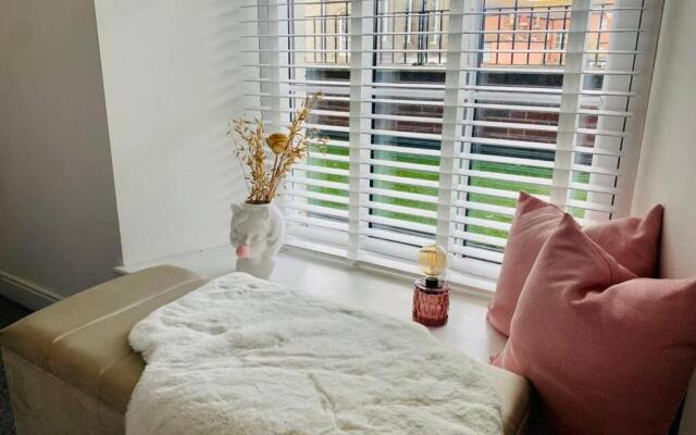 Centrally located luxury 2 bed modern apartment