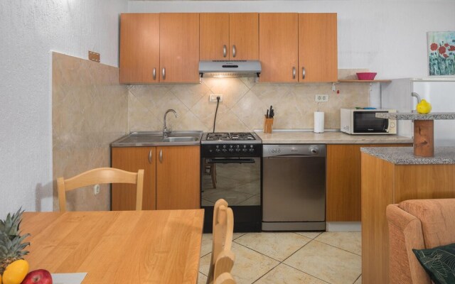 Nice Home in Kanfanar With Wifi and 2 Bedrooms