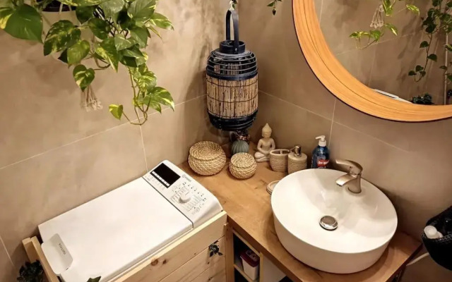 Urban Zen Den 2 Room Condo