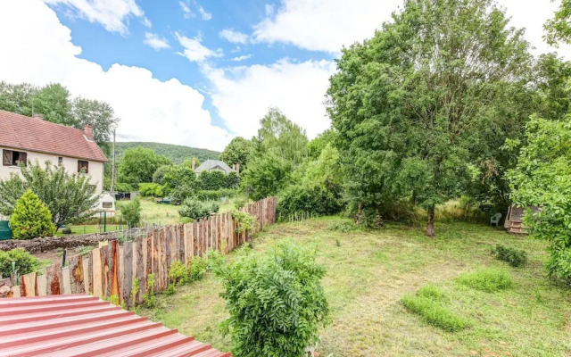 Traditional Holiday Home in Brinon sur Beuvron