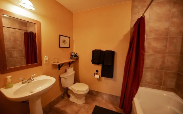 Auberge Kicking Horse Guest House