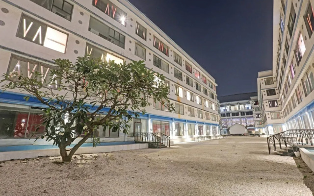 Townhouse 808 Royal Palms Shared Serviced Apartment by OYO Rooms