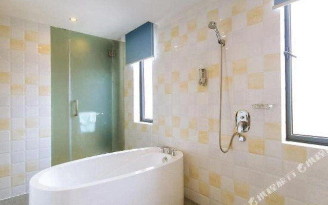 Boyue Lanwan Hotel (Hangzhou Zhijiang Zhuantang Songcheng Art Institute) )