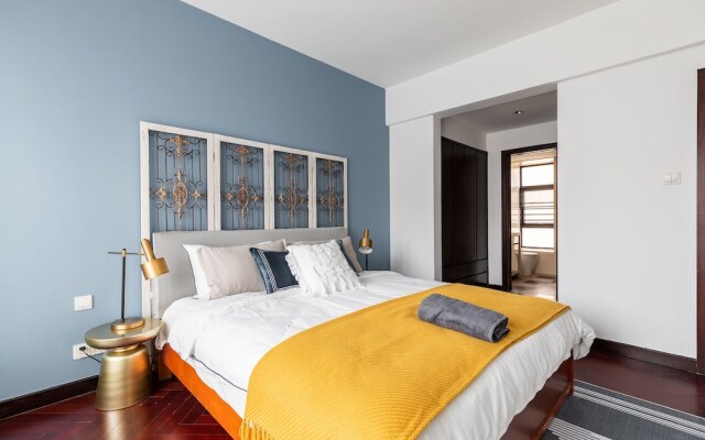 Locals Boutique Apartment  Huafa  No.6