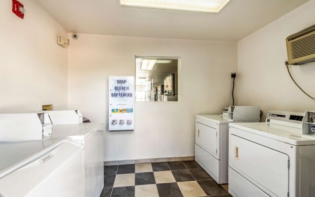 Studio 6 Monroe, LA - Hwy 165