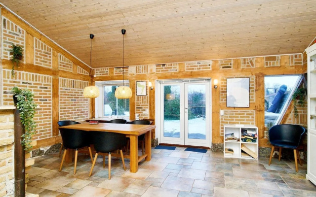 Charming Harbor Cottage-by Traum