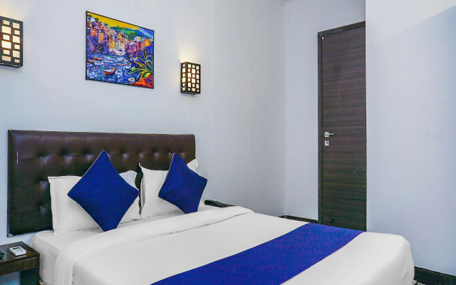 OYO Flagship 24491 Kharadi