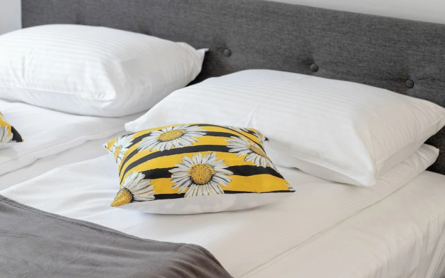 Sunny Apartment With Parking by Renters