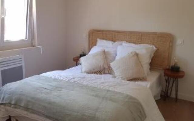 Charmant T2 Coeur de Village Avec Stationnement