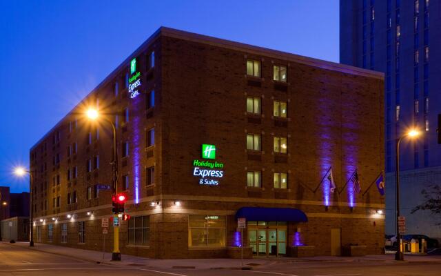 Holiday Inn Express Hotel & Suites Downtown Minneapolis, an IHG Hotel