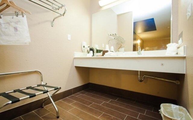 Scottish Inn & Suites