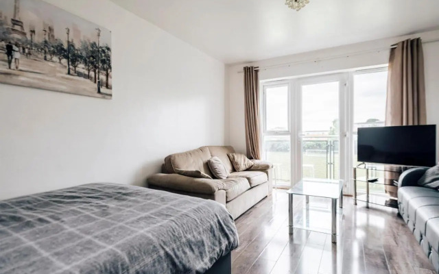 Lloyd St Apartment