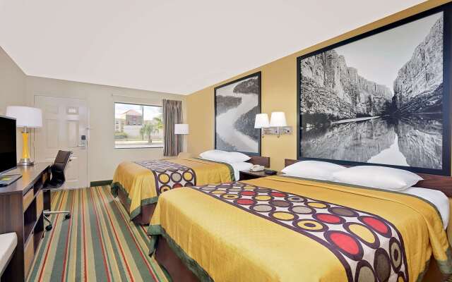 Super 8 by Wyndham Byron/South Macon