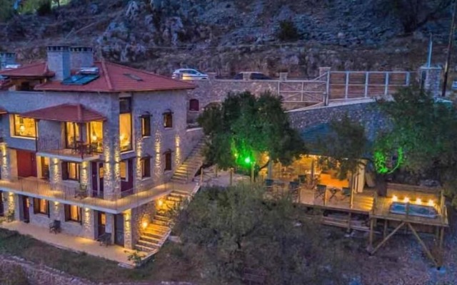 Almond House Suites Arachova - Adults Only