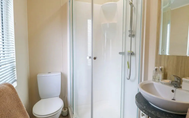 21 Norman Drive Lodge