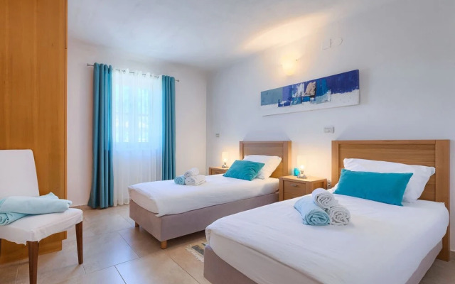 Bibali in Bibali With 3 Bedrooms and 3 Bathrooms