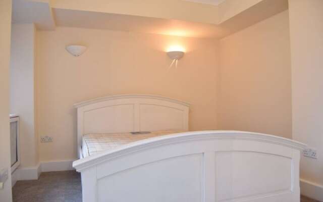 3 Bedroom Bayswater Flat