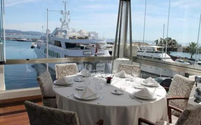 Banus Boutique Muelle del Ribera