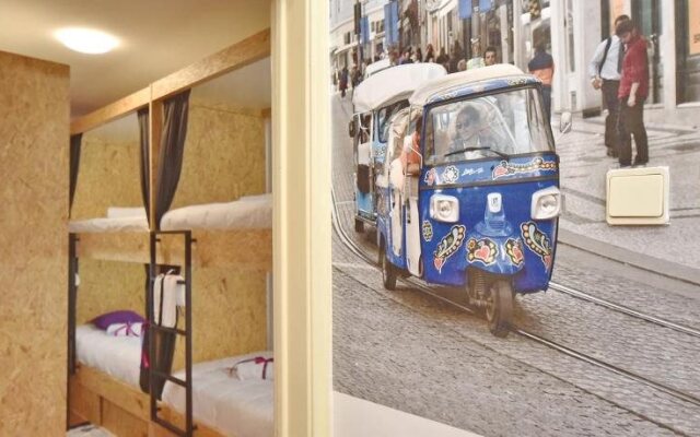 Tuk Tuk Hostel
