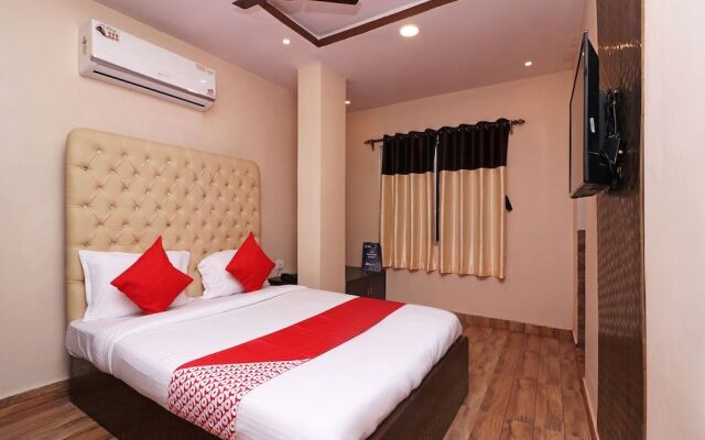OYO 13579 Hotel Royal Crowne