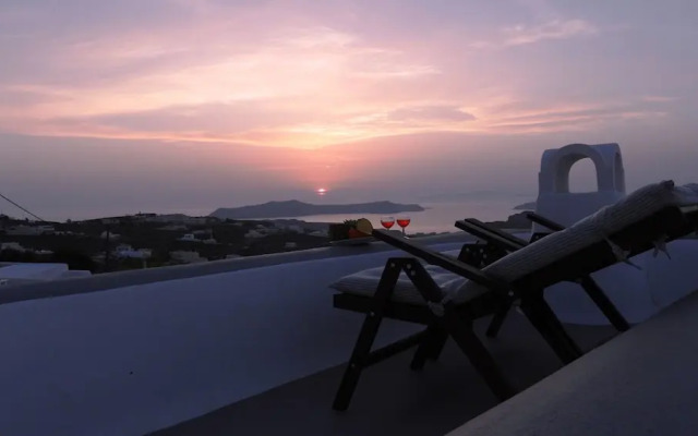 Santorini 180 Degrees