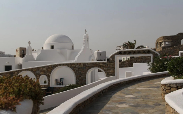 Mykonos Lolita, A Grecotel Resort to Live