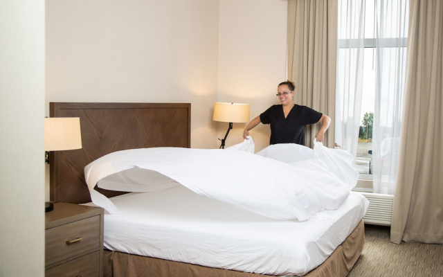 Pomeroy Inn & Suites Prince George