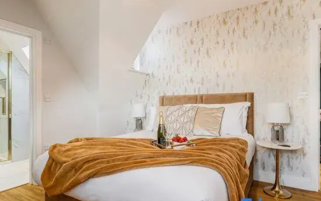 Wholesome Family 3-Bed, 2-Bath Apt; Free Gym & PKG