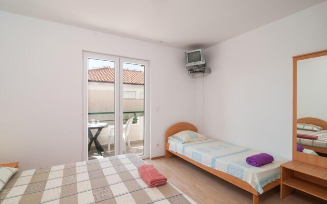 Nice Apartment in Stanici With Wifi