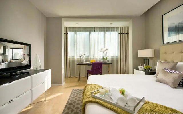 Expo Century Park Suites