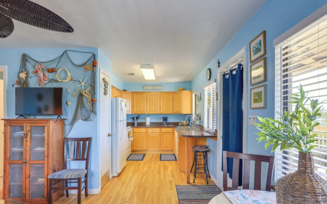Waterfront Cedar Key Duplex Home: Grill & Dock!