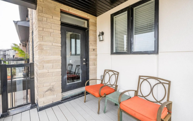Modern Lakeshore 3BR 3BA TH Free Parking BBQ