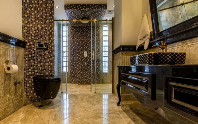 Luxurious Villa With Private Pool in Antalya
