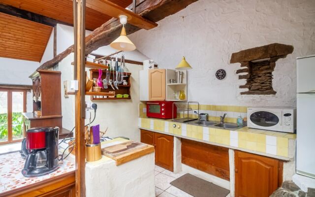 House With 8 Bedrooms in Saint-hilaire-peyroux, With Enclosed Garden a