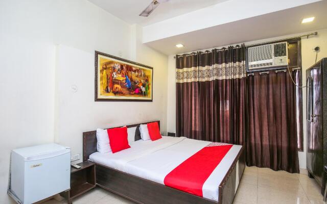 OYO 24978 Maryada Hotel
