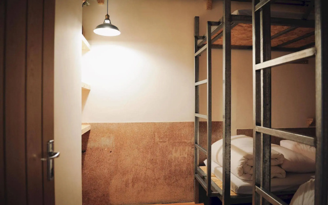 365.Hostel