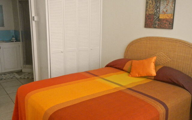 Poinsettia Villa Apartments