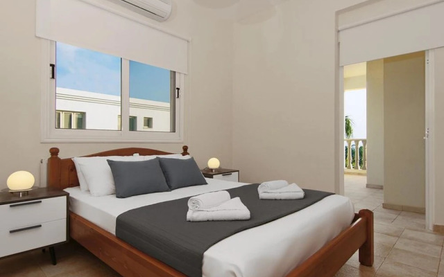 Cleopatra Paralimni in Paralimni