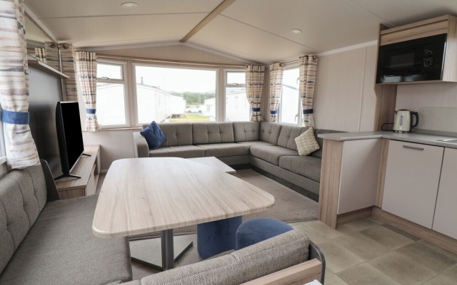 Caravan B8