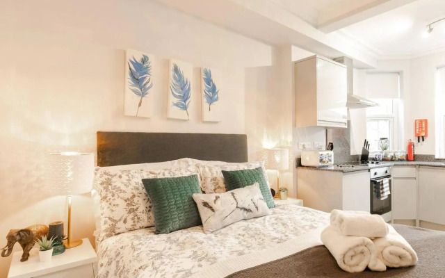 12 Helena Luxury Serviced Apartment